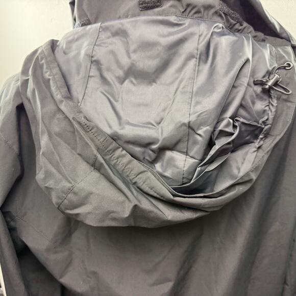 LL Bean Hooded Nylon Windbreaker Jacket Men Size Med Black Packable Lightweight - Picture 7 of 8